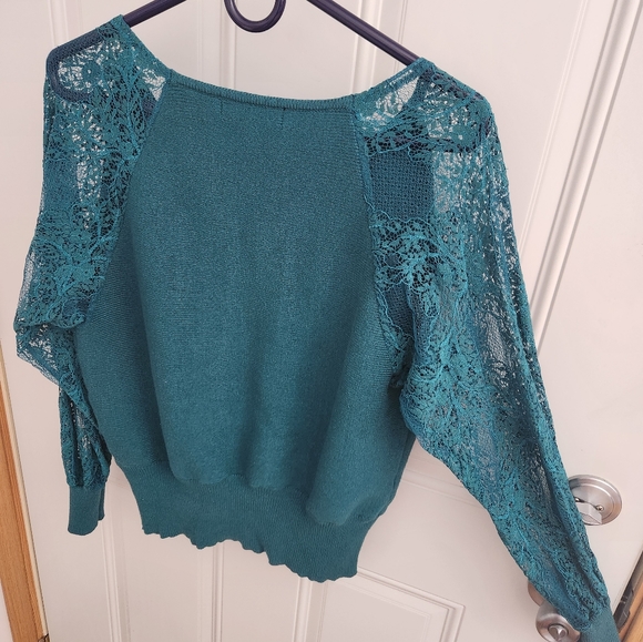 Green Lace Sleeve Sweater - Picture 4 of 4